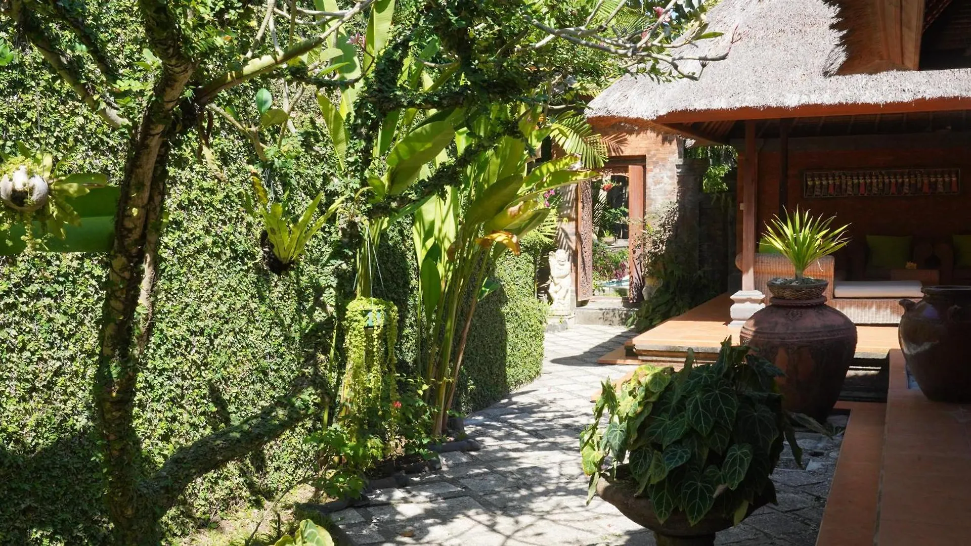 The Laras Villa - 3Br Villa In Jimbaran Badung